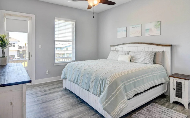 Private Dock & Patio: Waterfront Galveston Retreat