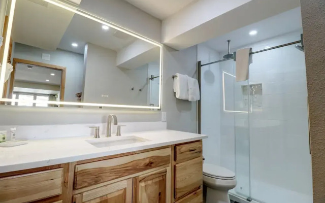 Amazing Ski in-out Condo With Mountain Views - FP114 by RedAwning