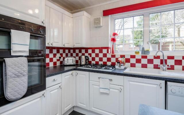 MPL Apartments - Woodside House by Harry Potter Studios