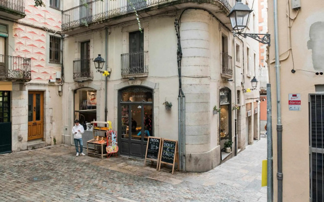 Revitalized Downtown Apartment in Historical Building