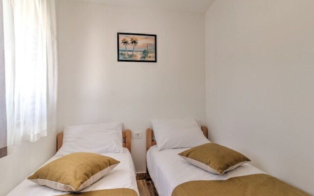 Cozy Holiday Home in Banjole near Pula City Center