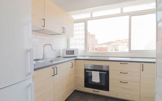 Brrand New 3 Bedroom Apartment By The Center