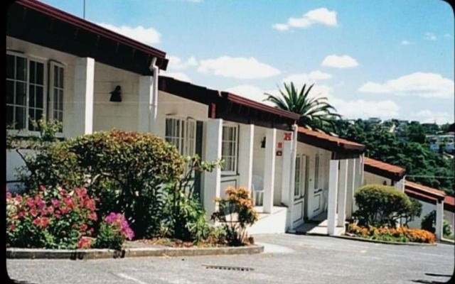 Browns Bay Olive Tree Motel & Apartment