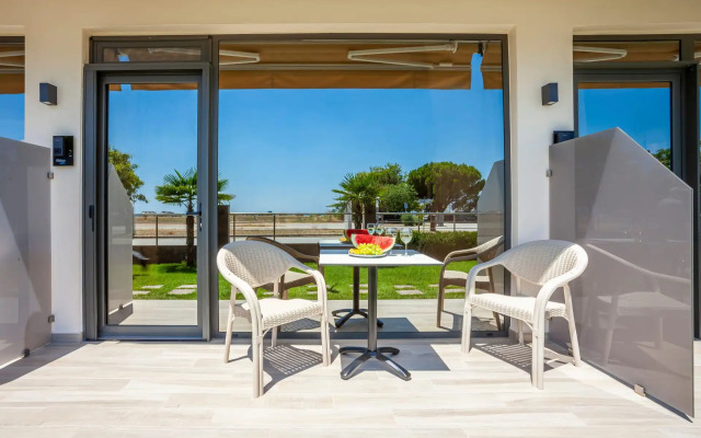 Aliston Deluxe Living - Adults Only