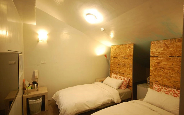 Orange Moon Inn