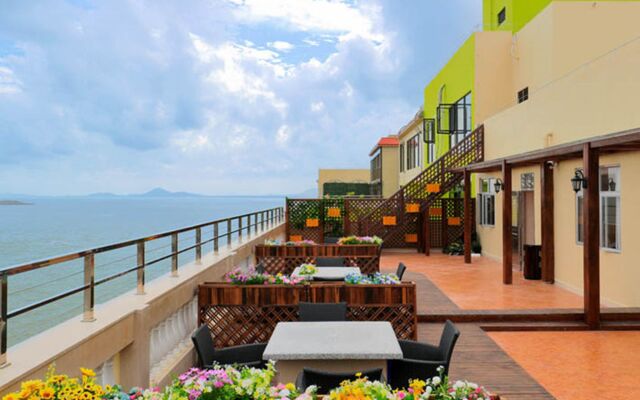 Vienna Hotel Yangjiang Yangxi Moon Bay Branch
