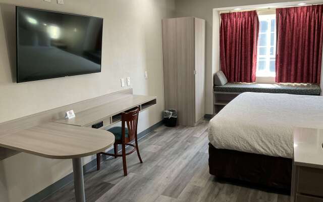 Microtel Inn & Suites by Wyndham Clarksville