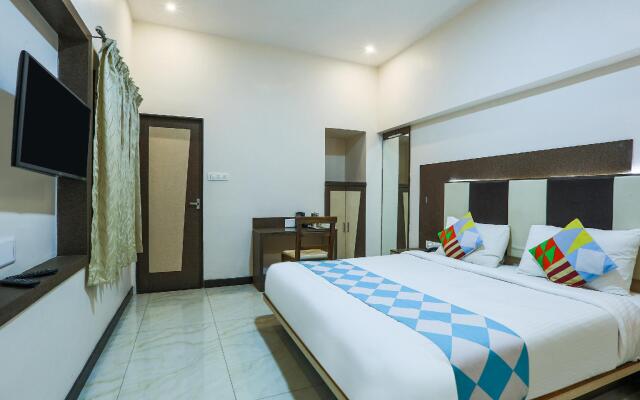 OYO 79915 SRJs Thaneesh Residency