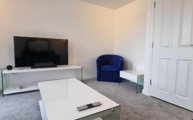 Near City Centre 4 Bed 2 Bath House with Parking, Digbeth, Birmingham