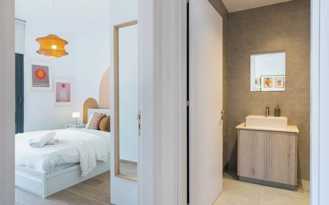 Lunette Artful 1-BR Apartment in Larnaca