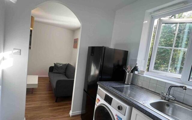 1-bed Apartment in Greater London Next to Station