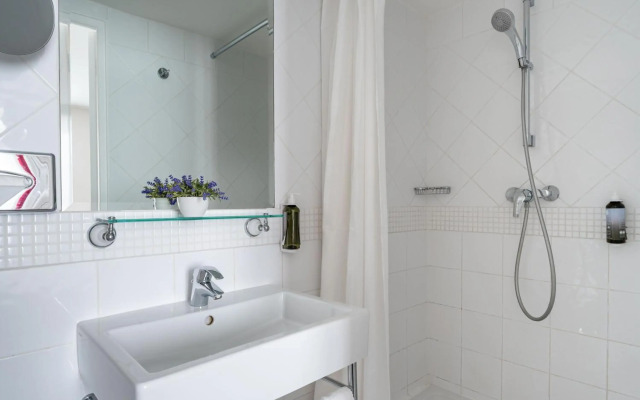 Grand Tower Inn Rama VI Hotel