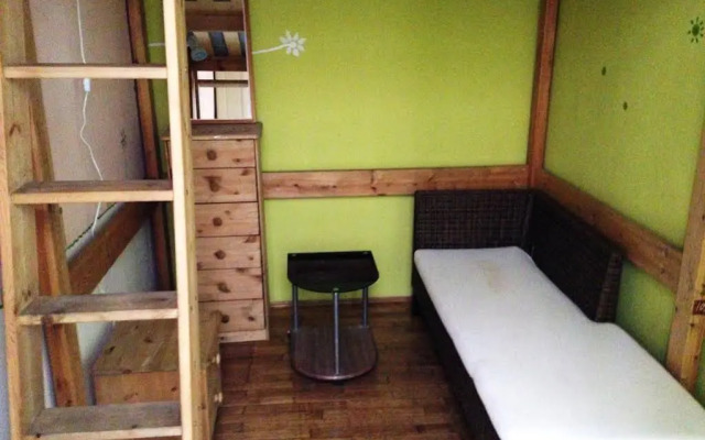 Yolo Hostel