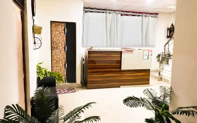 Roomshala 021 Hotel Joyous Inn