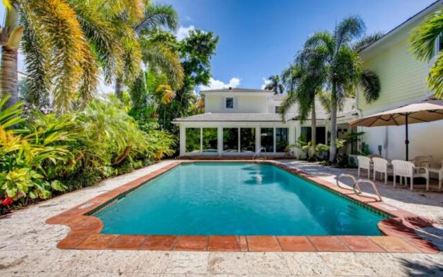 Villa Dolce Vita 4bd 4ba Private Pool and Parking