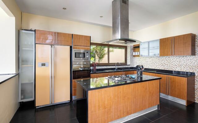 Villa Azure with Infinity Pool