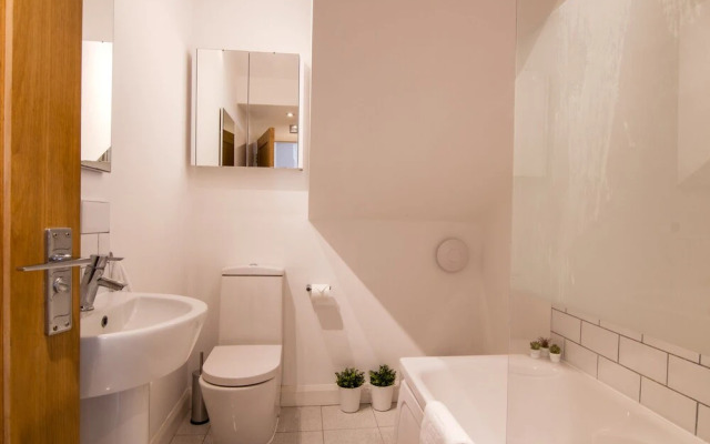 BookedUK - Cosy but spacious apartment