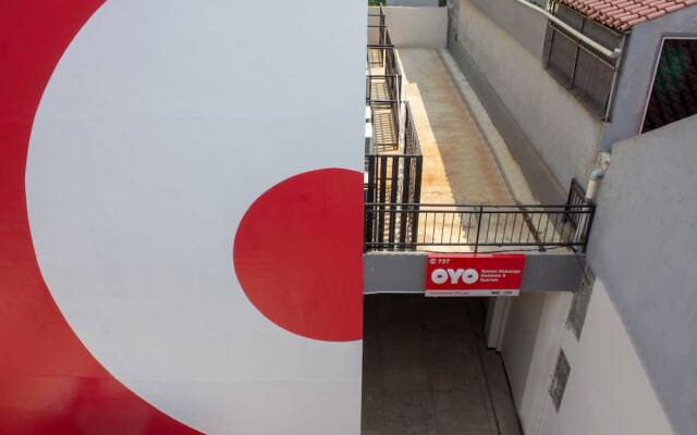OYO 737 Kamar Keluarga Mahkota 8