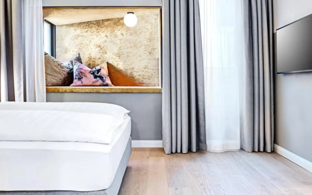 Stage 12 Hotel by Penz