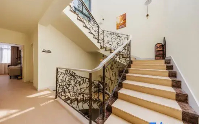 Yige Apartment (Shanghai National Exhibition and Convention Center Hongqiao Railway Station)