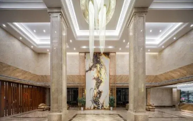 Zhaotong Development Building Hotel