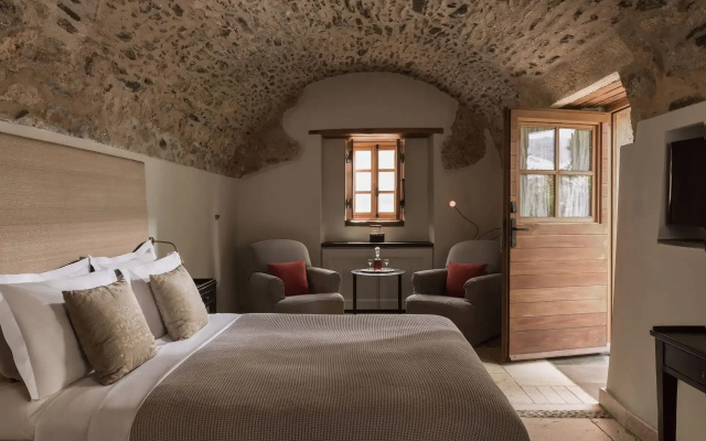 Kinsterna Hotel