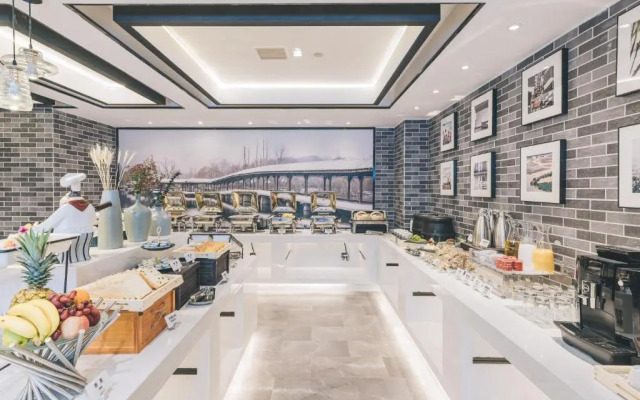 Atour Hotel Haining Leather City Nanguanxiang
