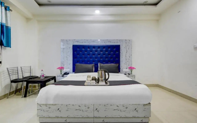 Collection O 701254 Hotel Golden Blue