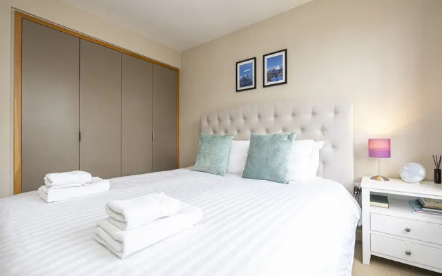 Scott's Avenue by Underthedoormat