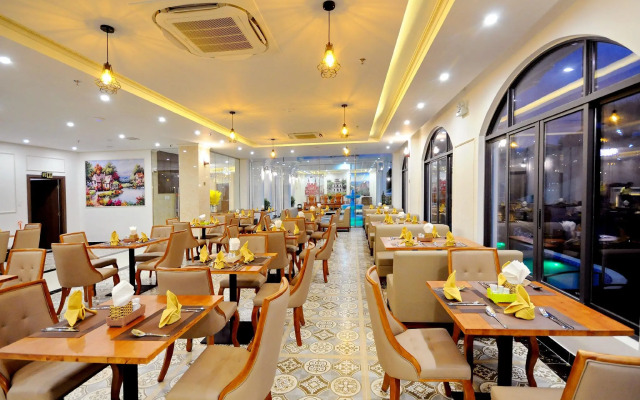Crown Nguyen Hoang Hotel