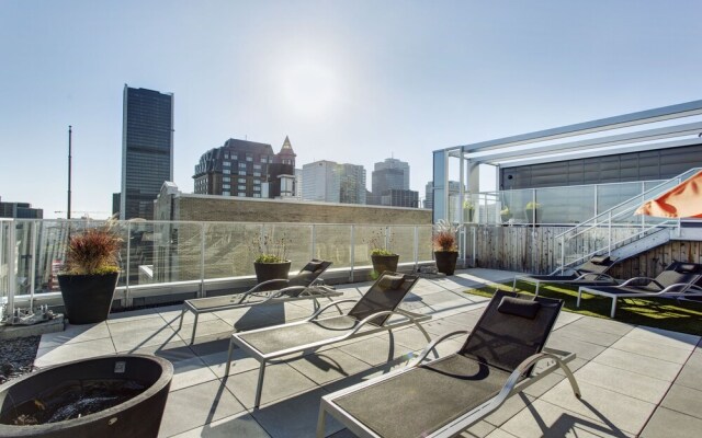 Heritage Apartments in Old Montreal by Hometrotting