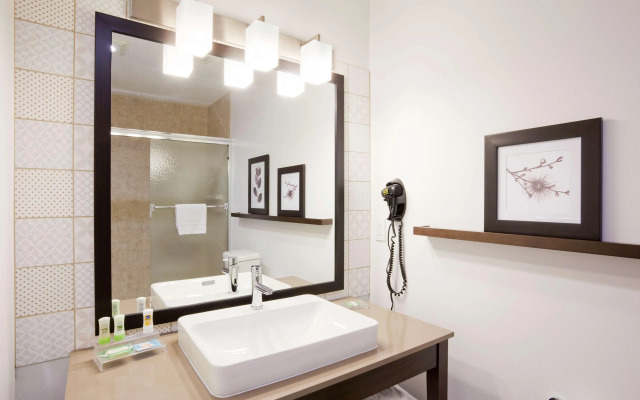 Country Inn & Suites by Radisson, Chippewa Falls, WI