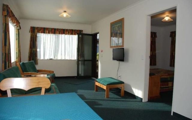 Cottage Park Motor Lodge and Conference Centre – Guest Rooms – Otaki