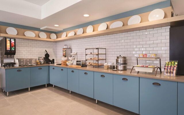 Country Inn & Suites by Radisson, Detroit Lakes, MN