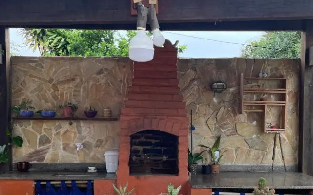 Suíte com varanda vista piscina