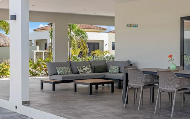 Villa Amber with pool at mambo beach