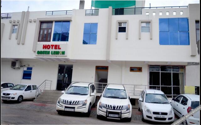 Oyo 6697 Hotel Green Lemon