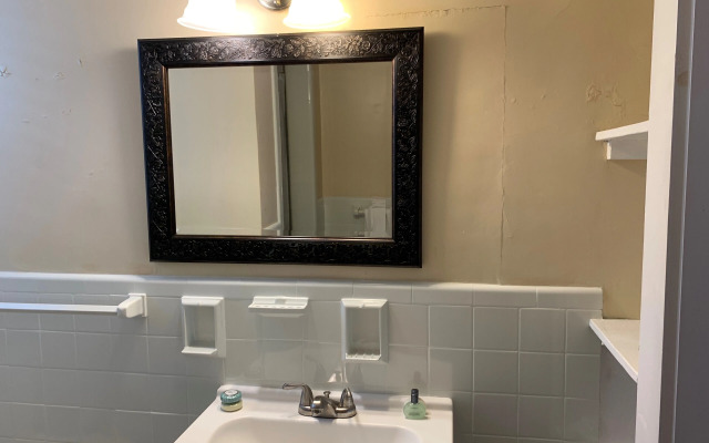 Vineyard Harbor Motel - Private Beach