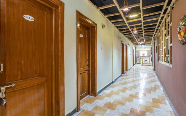 OYO 24109 Hotel Santushti