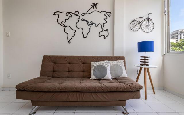 2 pax two blocks from the beach | VP604 Z1