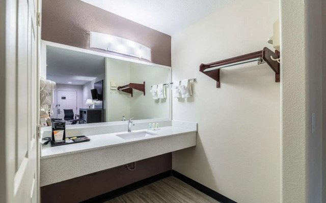 Quality Inn & Suites Canton