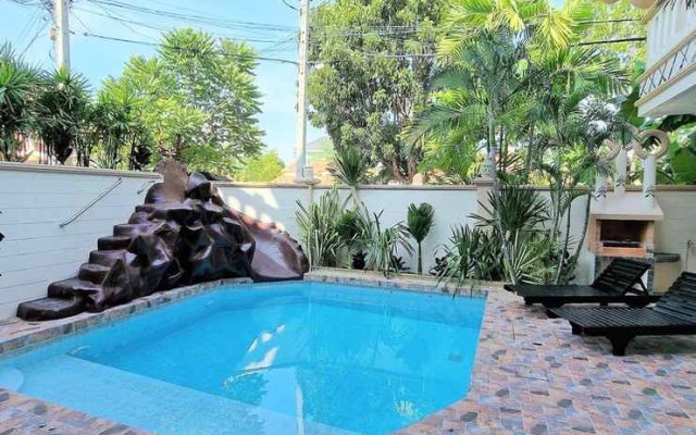 Land25 Pool Villa Pattaya - 6 Bedrooms