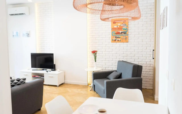 Old Town Grand Theatre Apartment 2
