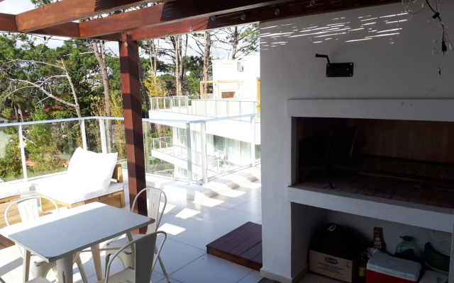 Estudio con parrillero y vista al mar