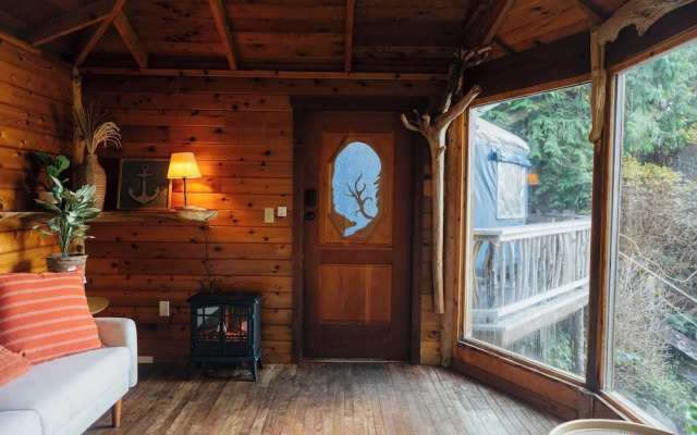 Secluded Oceanfront - Upstairs