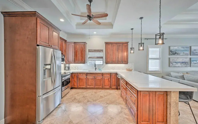 Coastal Naples Getaway ~ 2 Mi to Beaches!