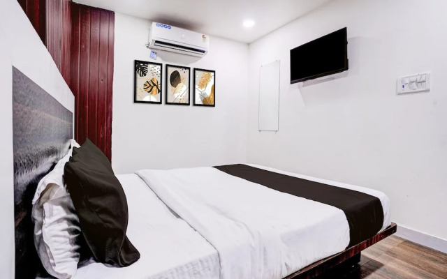 Comfy Stays at Lokhandwala Andheri West