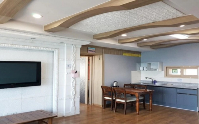 Goseong Haemaru Pension