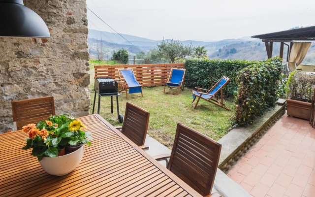 Cheerful holiday home in Poggio with private garden