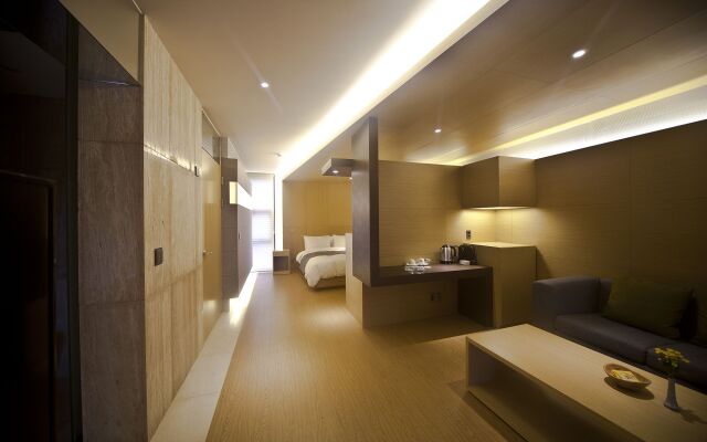 Luston Villa & Hotel